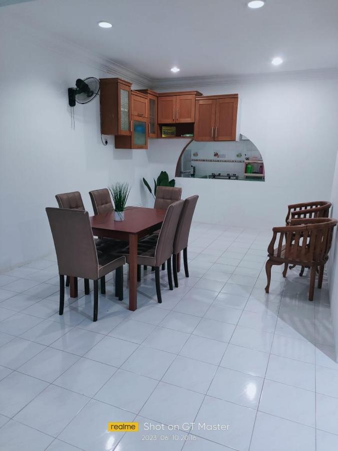 Naurah Homestay 숭가이페타니 외부 사진