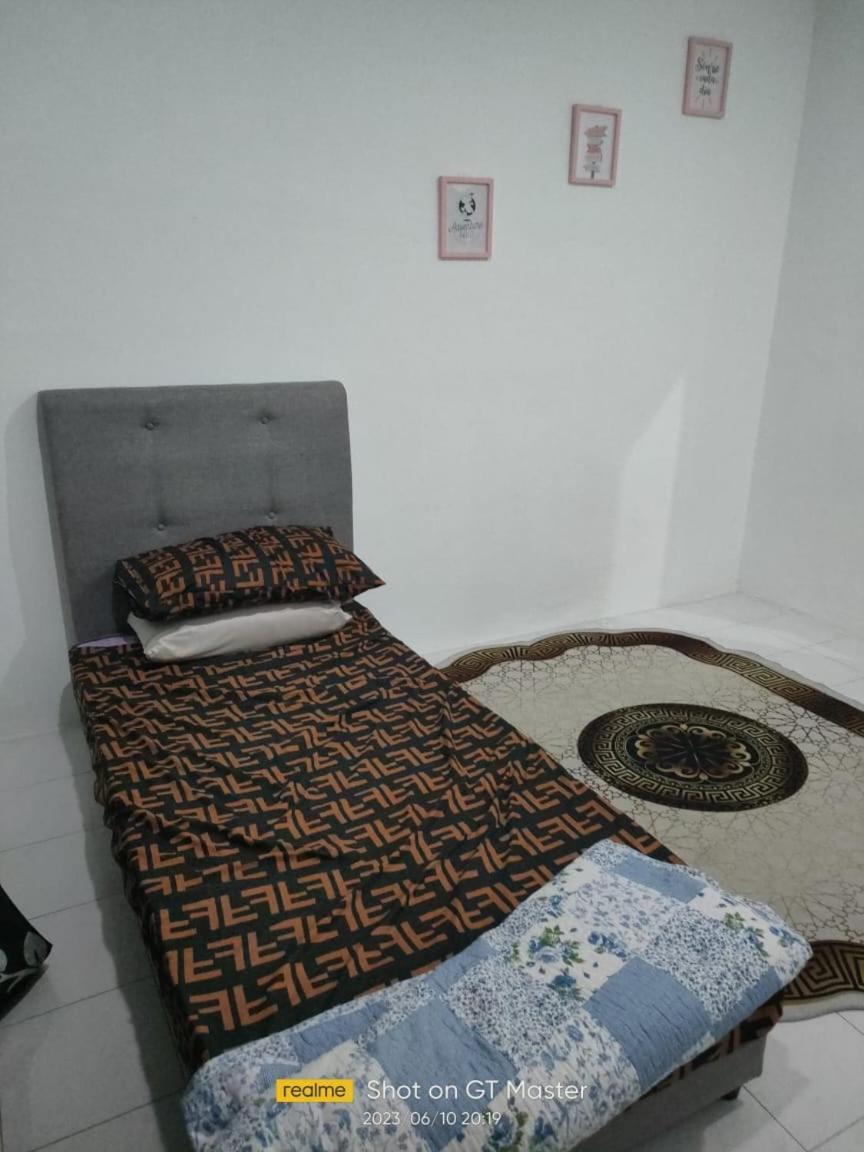 Naurah Homestay 숭가이페타니 외부 사진